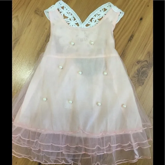 Beautiful little girls dress/ shirt - Picture 3 of 3